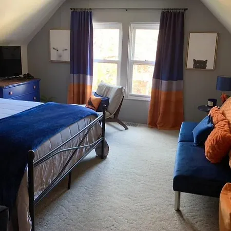 Lovely Bed&Breakfast In Highland Square Orange Rm